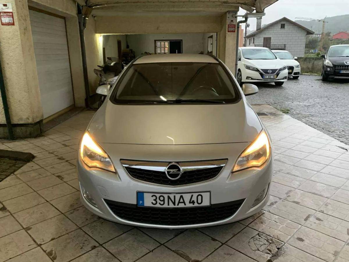 opel-astra-sport-tourer-2012-diesel-1248cc