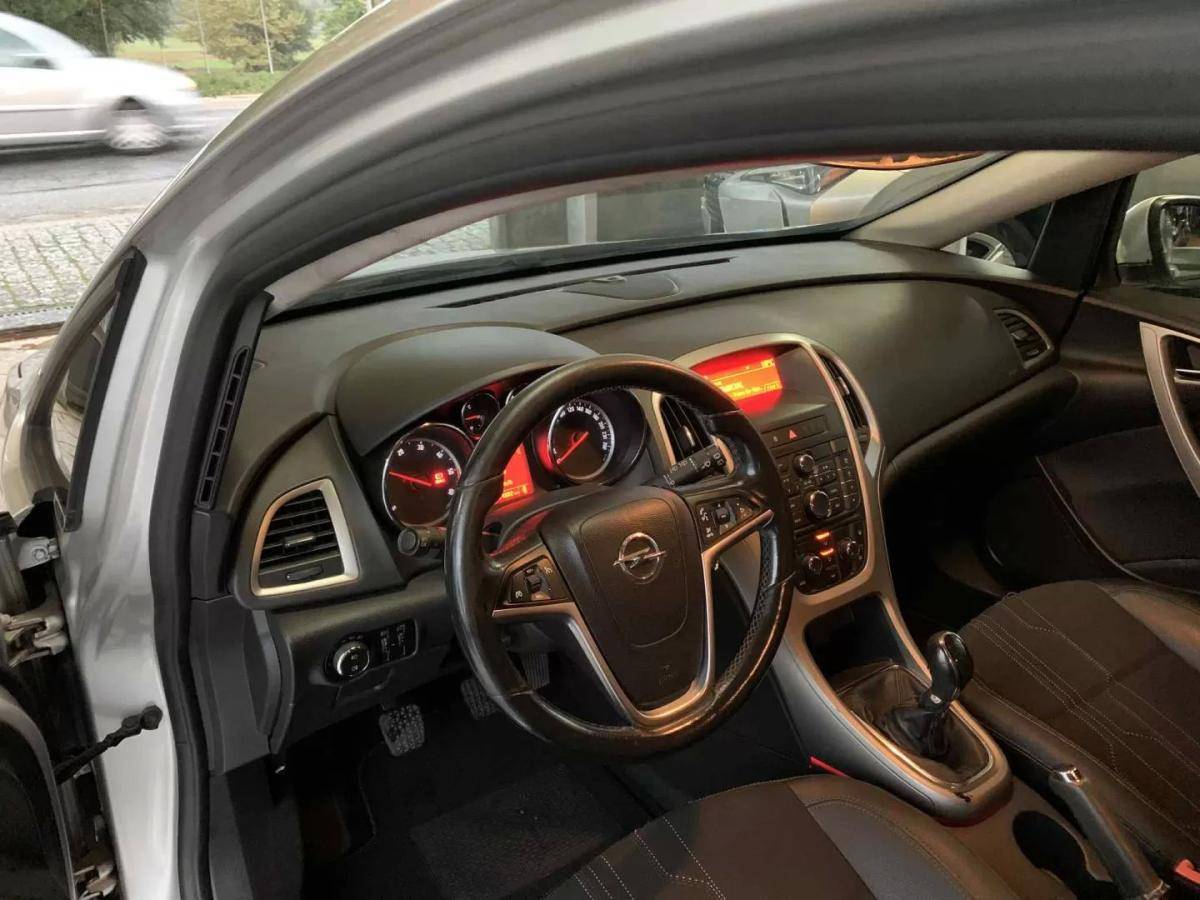 opel-astra-sport-tourer-2012-diesel-1248cc