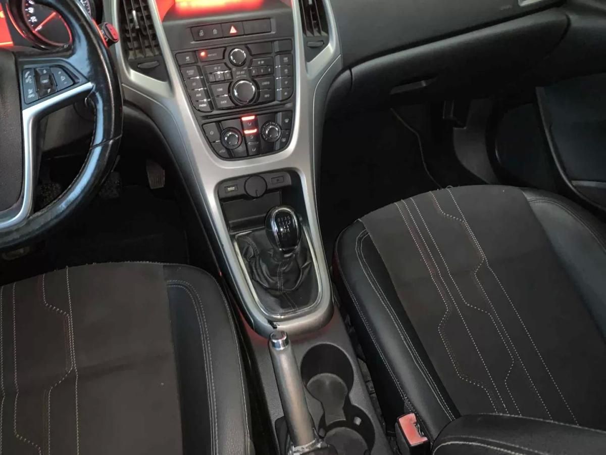opel-astra-sport-tourer-2012-diesel-1248cc