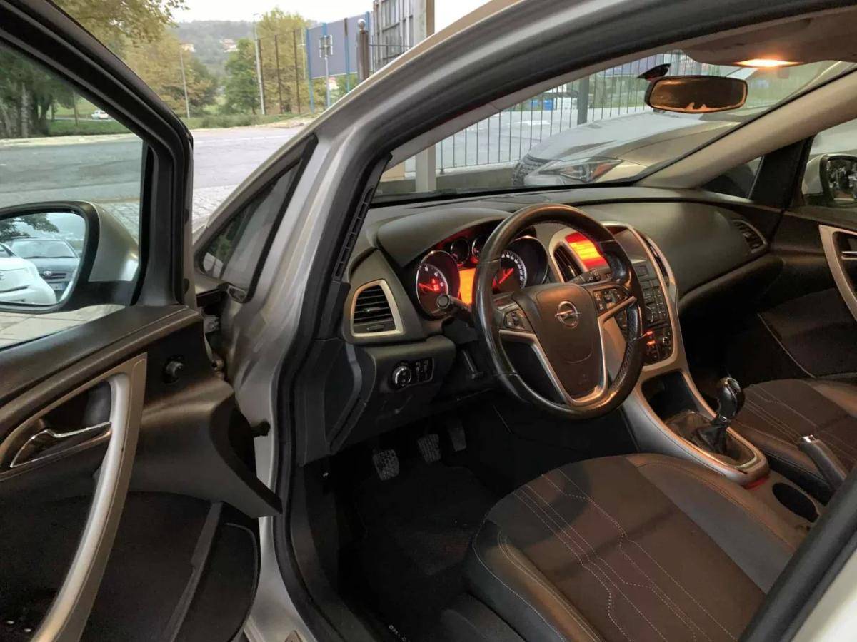 opel-astra-sport-tourer-2012-diesel-1248cc