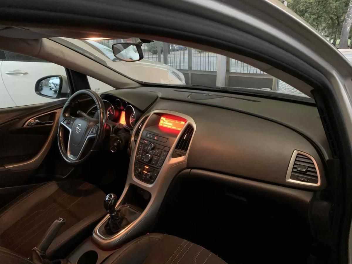 opel-astra-sport-tourer-2012-diesel-1248cc