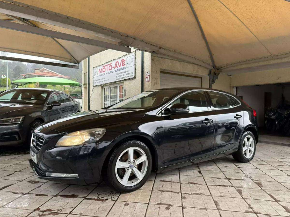 volvo-v40-2014-diesel-1560cc