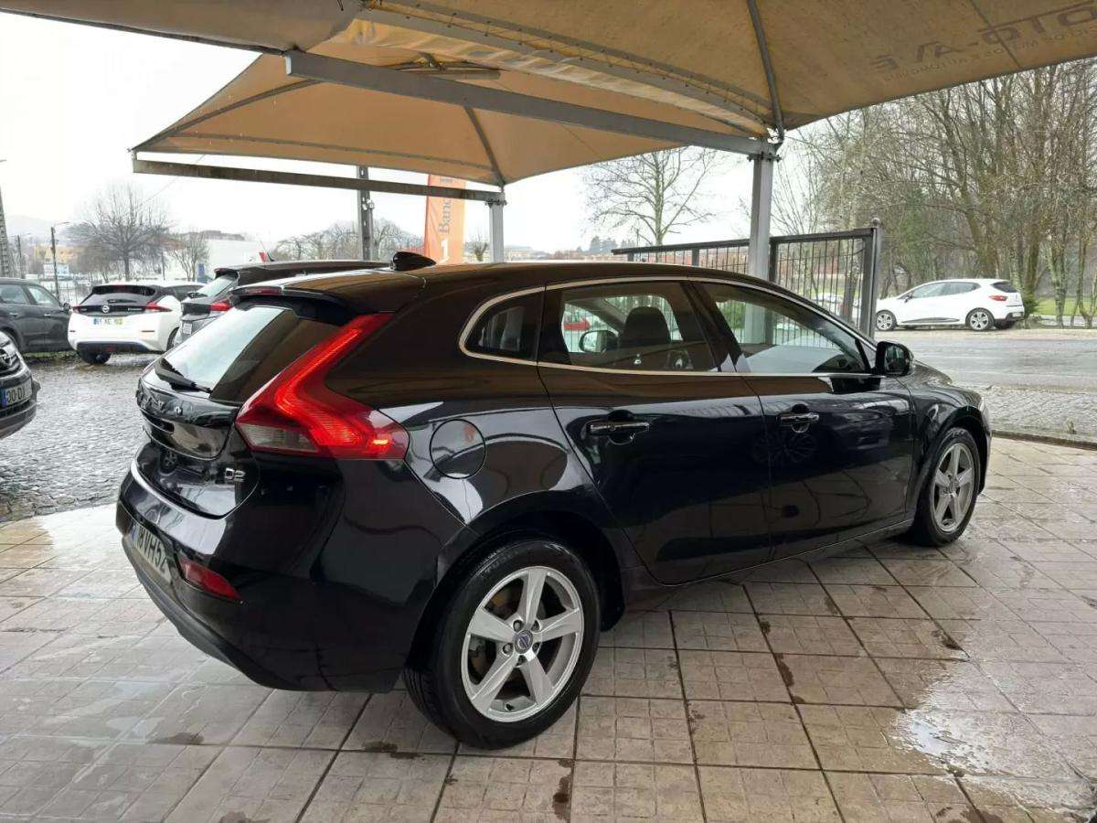 volvo-v40-2014-diesel-1560cc