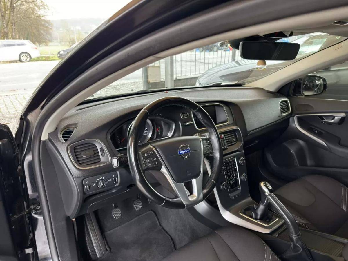 volvo-v40-2014-diesel-1560cc