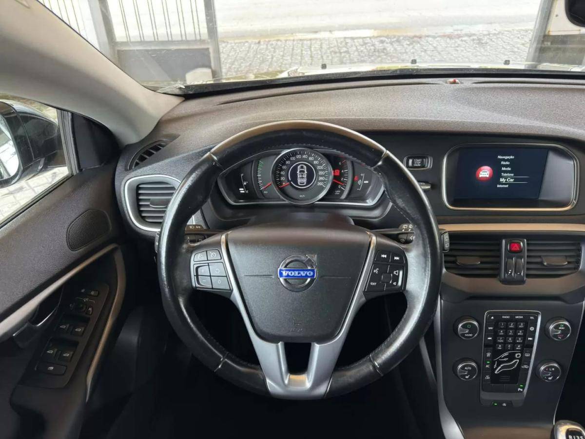 volvo-v40-2014-diesel-1560cc