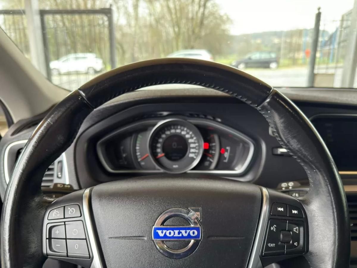 volvo-v40-2014-diesel-1560cc