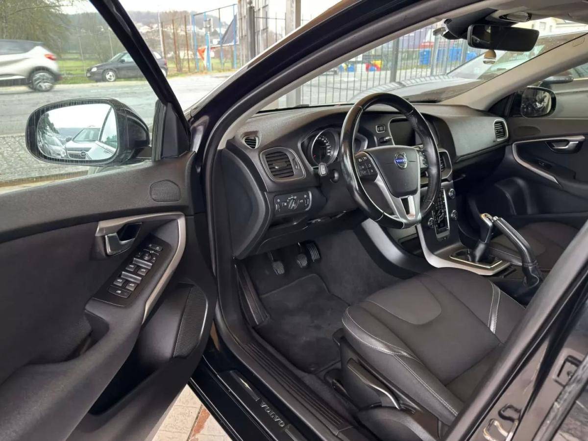 volvo-v40-2014-diesel-1560cc