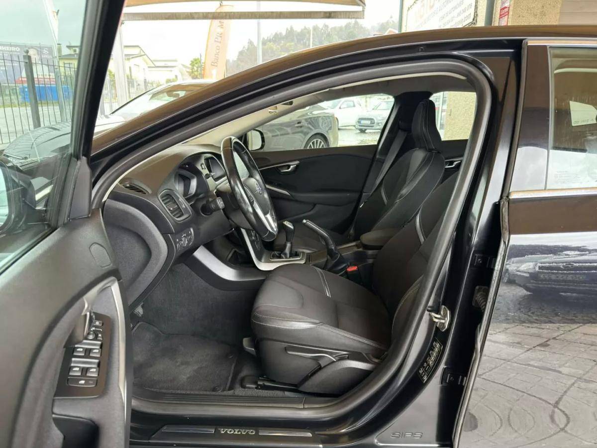 volvo-v40-2014-diesel-1560cc