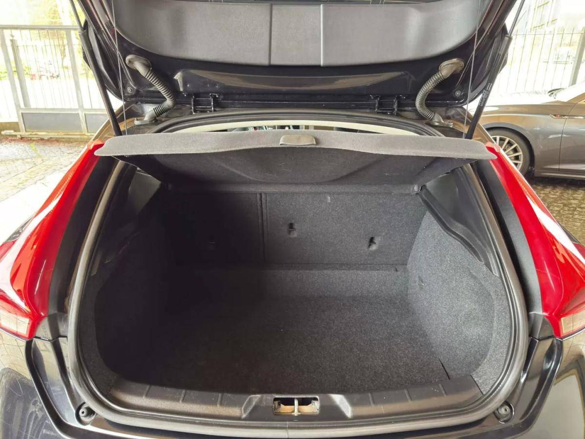 volvo-v40-2014-diesel-1560cc