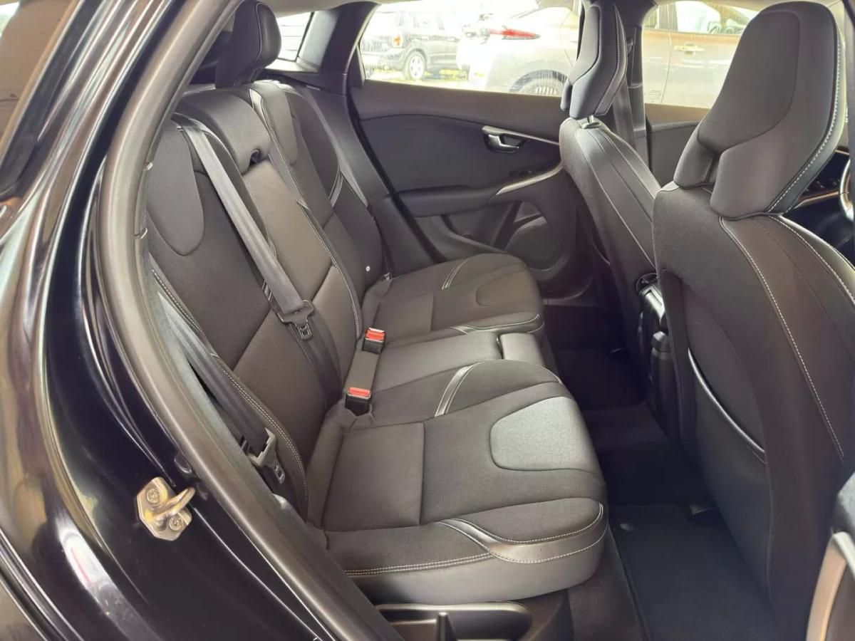 volvo-v40-2014-diesel-1560cc