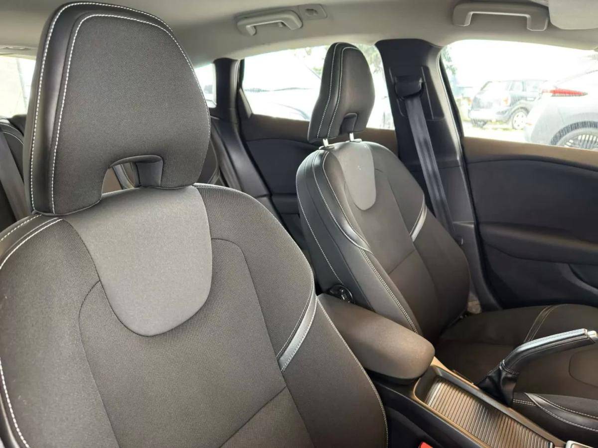 volvo-v40-2014-diesel-1560cc