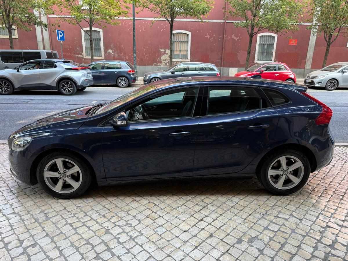 volvo-v40-2014-diesel-1560cc
