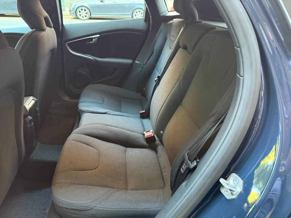 volvo-v40-2014-diesel-1560cc