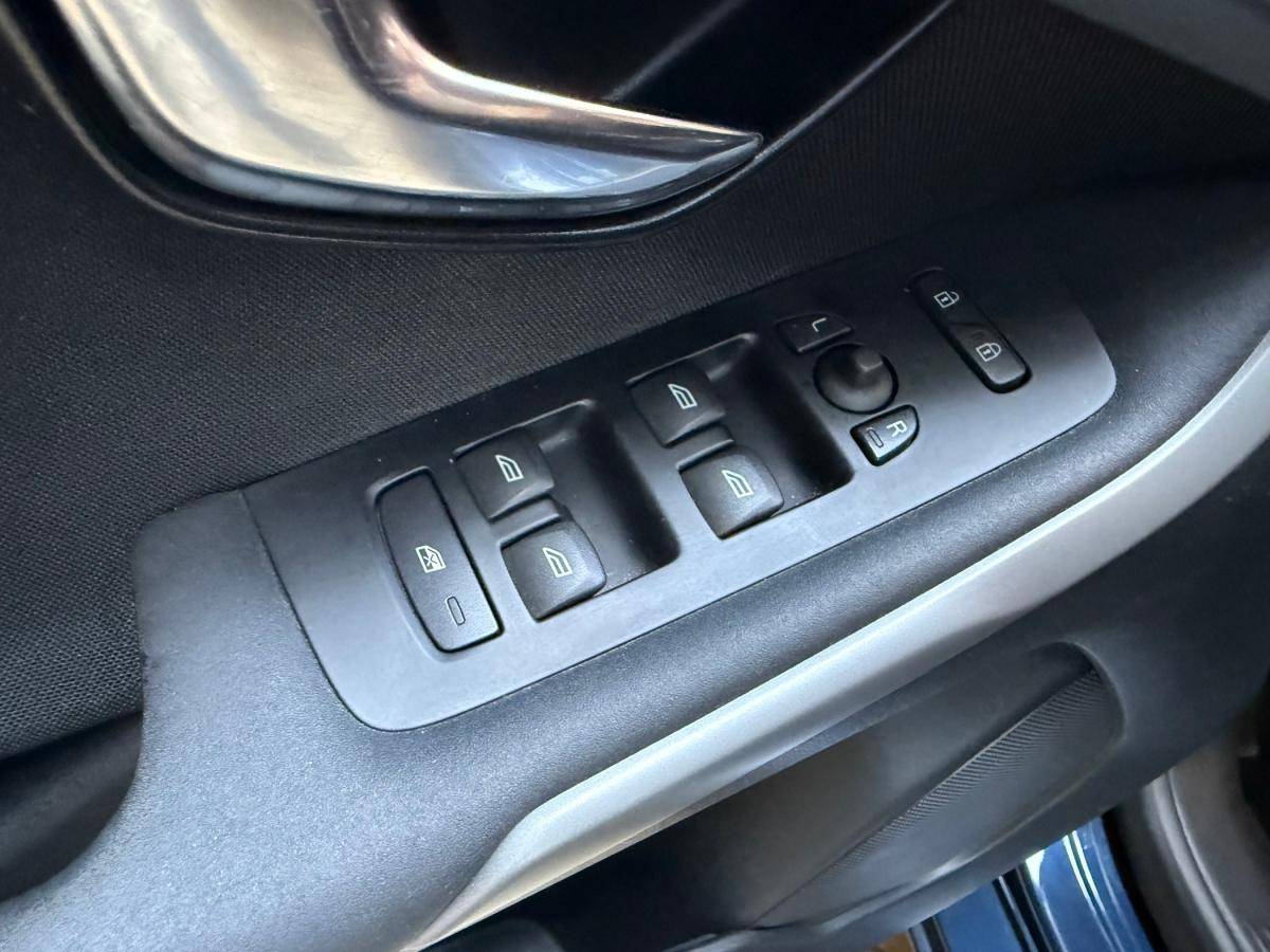 volvo-v40-2014-diesel-1560cc