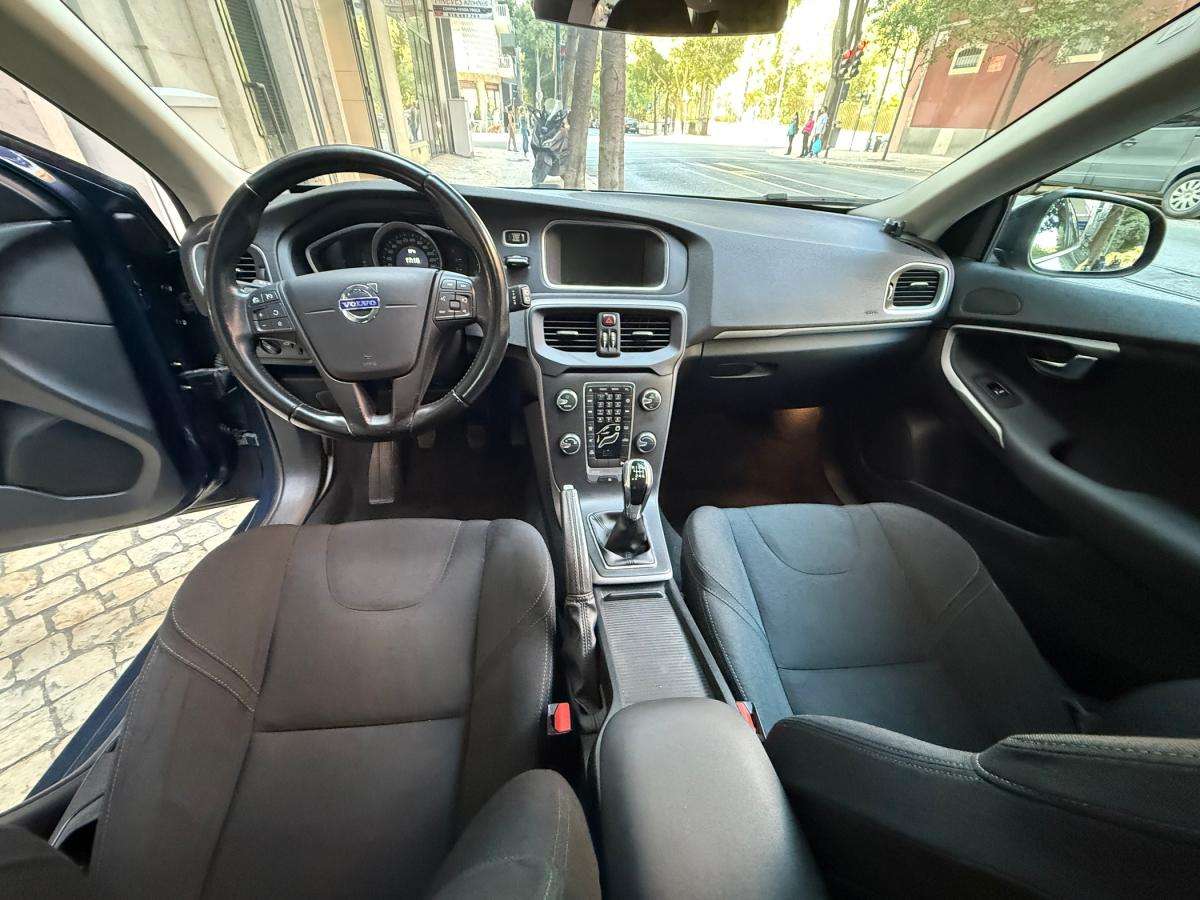 volvo-v40-2014-diesel-1560cc
