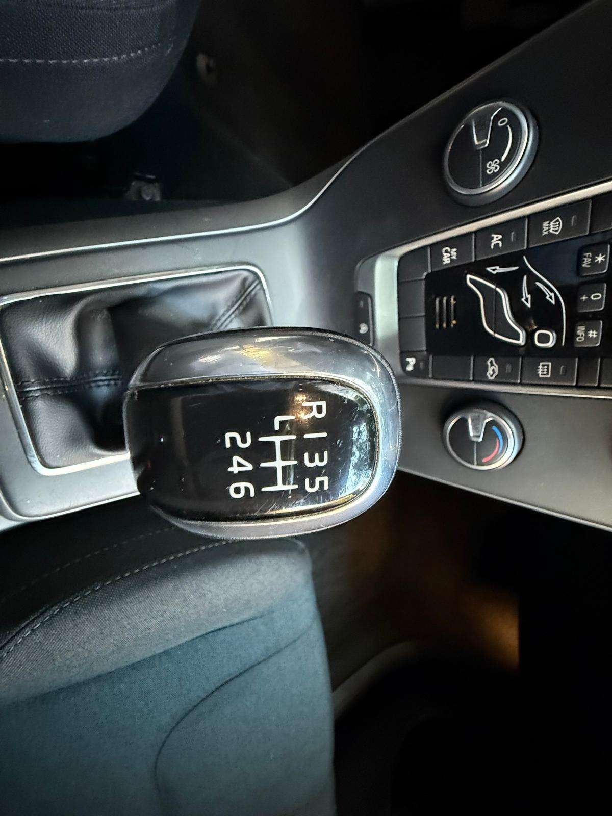 volvo-v40-2014-diesel-1560cc