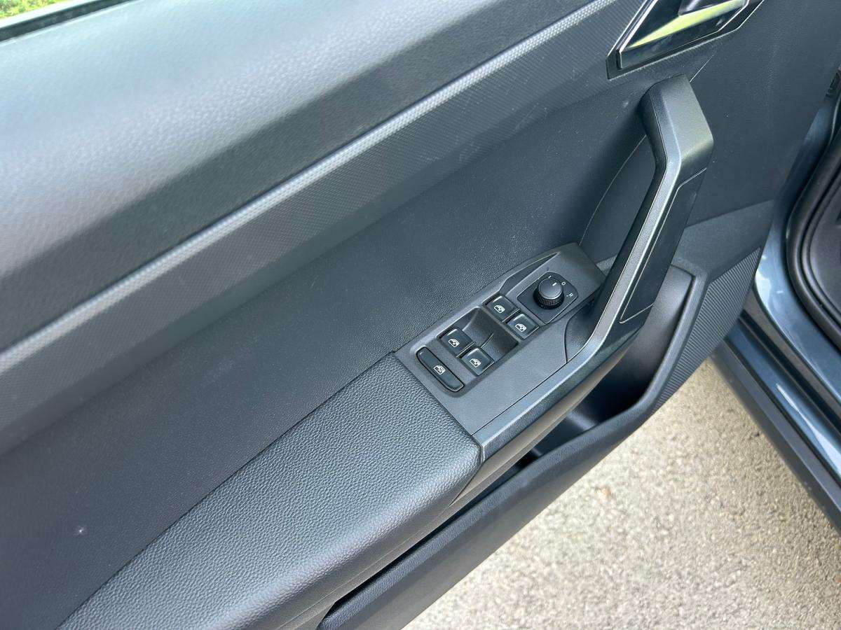 seat-arona-2023-gasolina-999cc