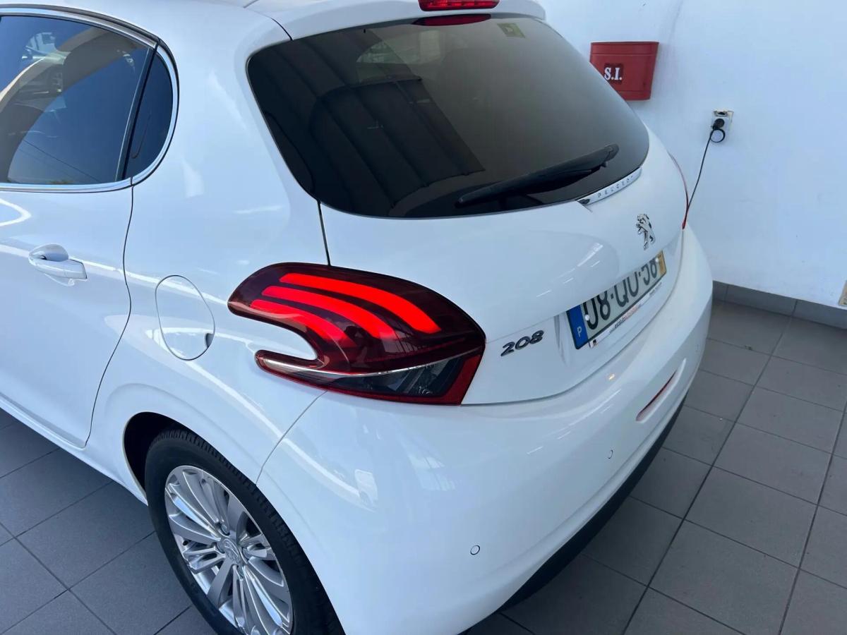 peugeot-208-2015-gasolina-1199cc