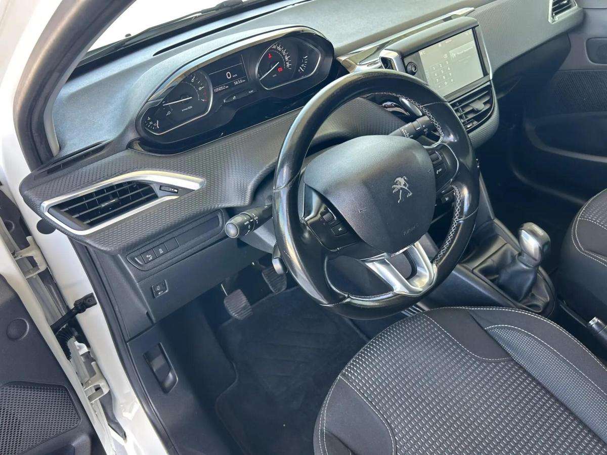 peugeot-208-2015-gasolina-1199cc
