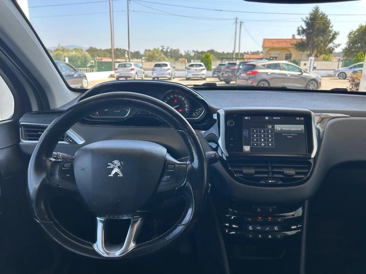 peugeot-208-2015-gasolina-1199cc