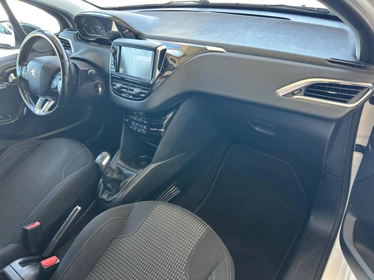 peugeot-208-2015-gasolina-1199cc