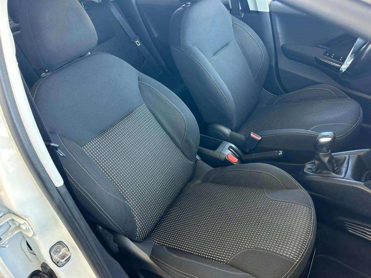 peugeot-208-2015-gasolina-1199cc