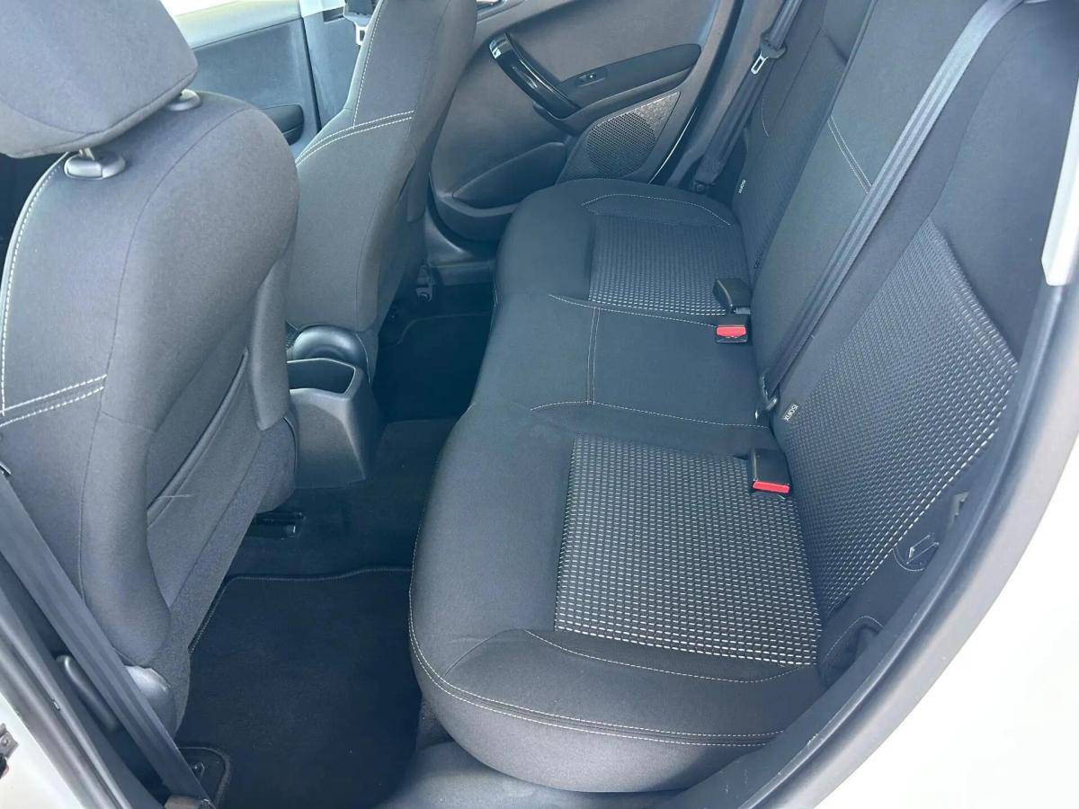 peugeot-208-2015-gasolina-1199cc