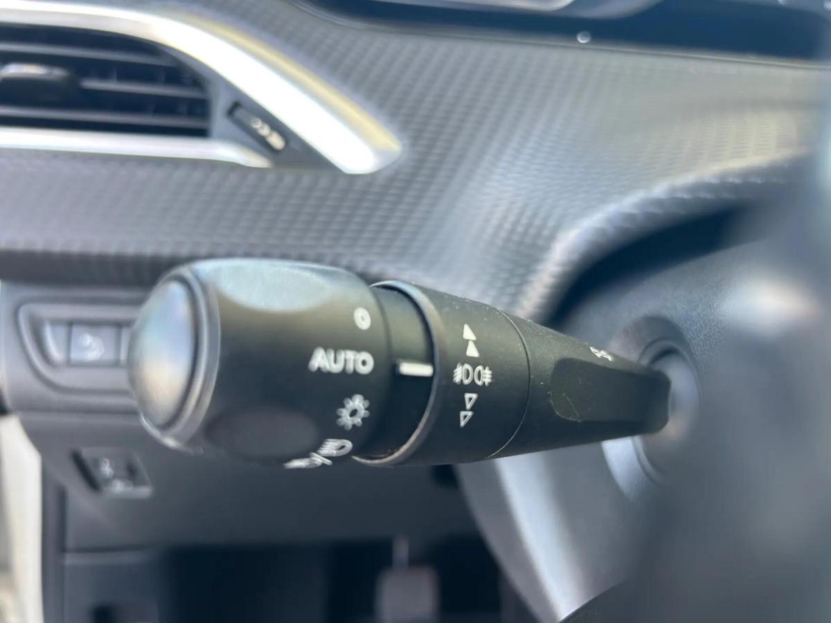 peugeot-208-2015-gasolina-1199cc