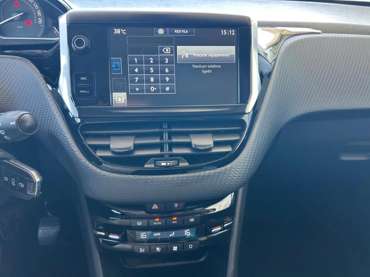 peugeot-208-2015-gasolina-1199cc