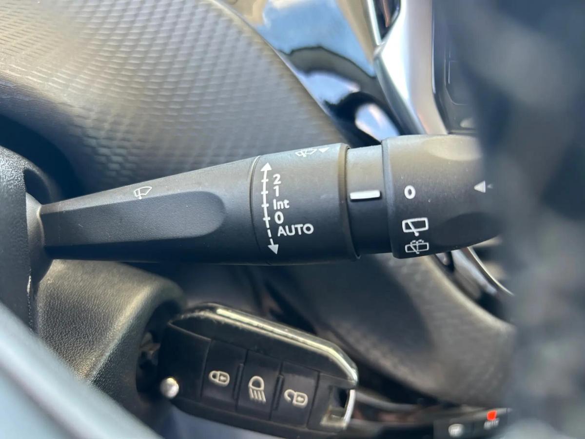 peugeot-208-2015-gasolina-1199cc