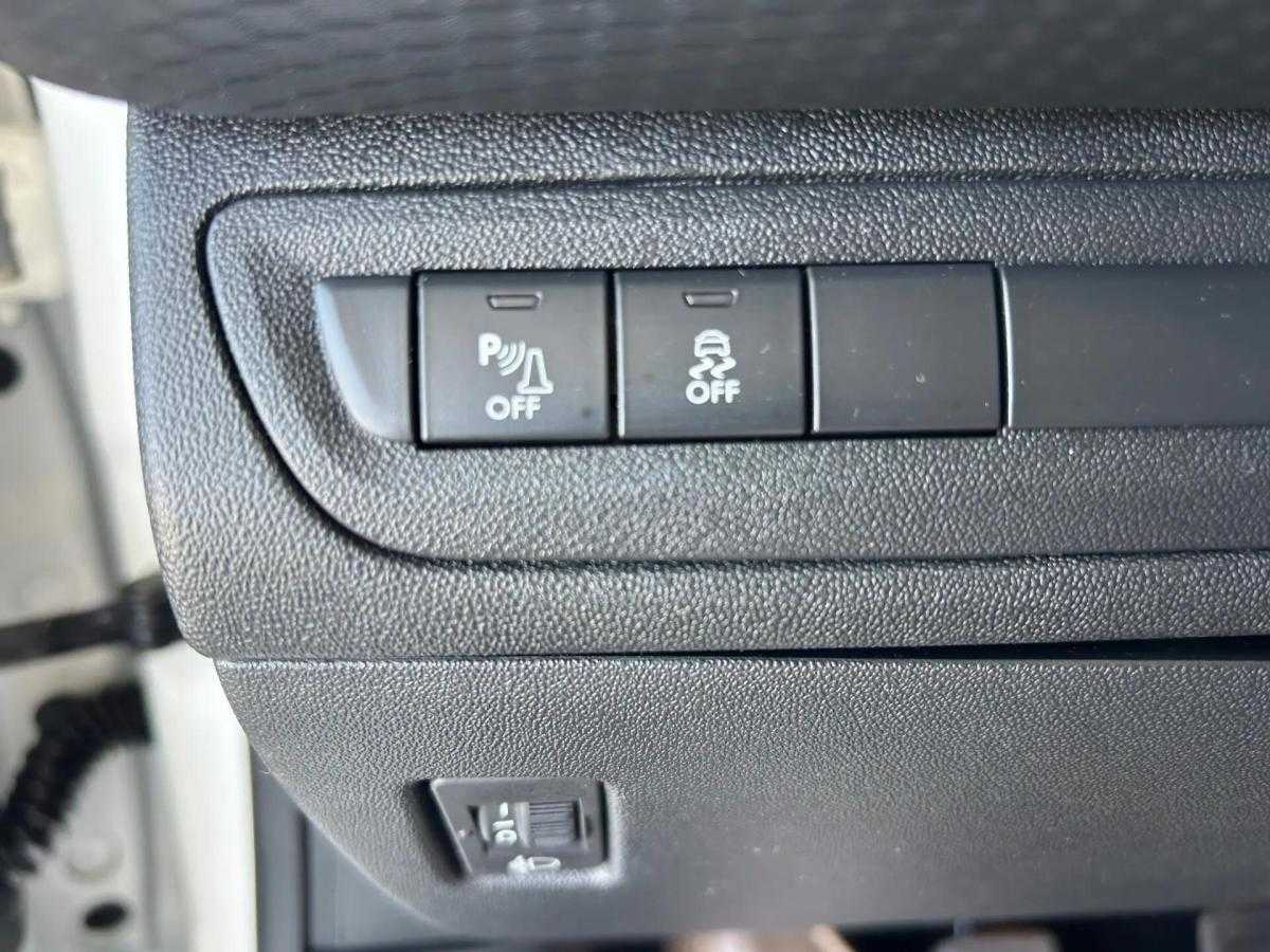 peugeot-208-2015-gasolina-1199cc