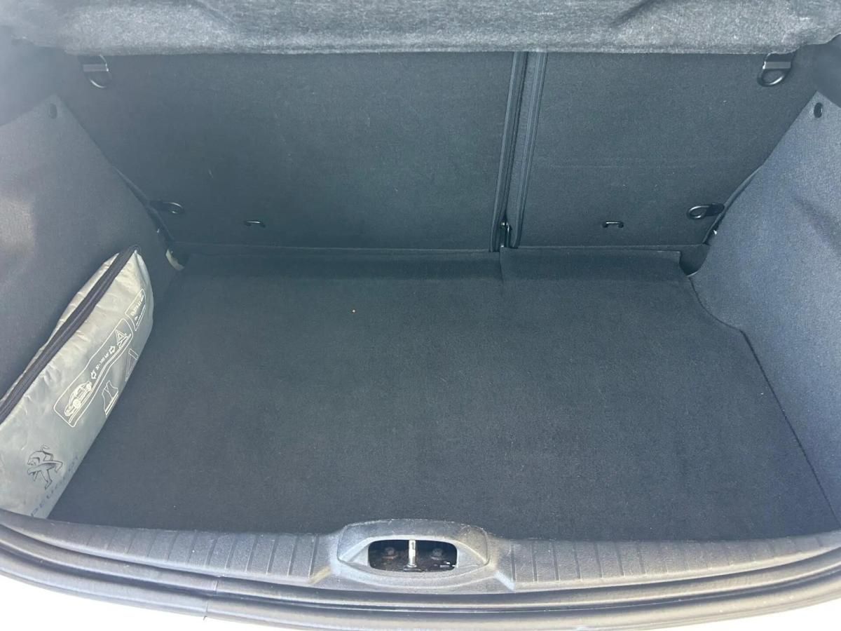 peugeot-208-2015-gasolina-1199cc