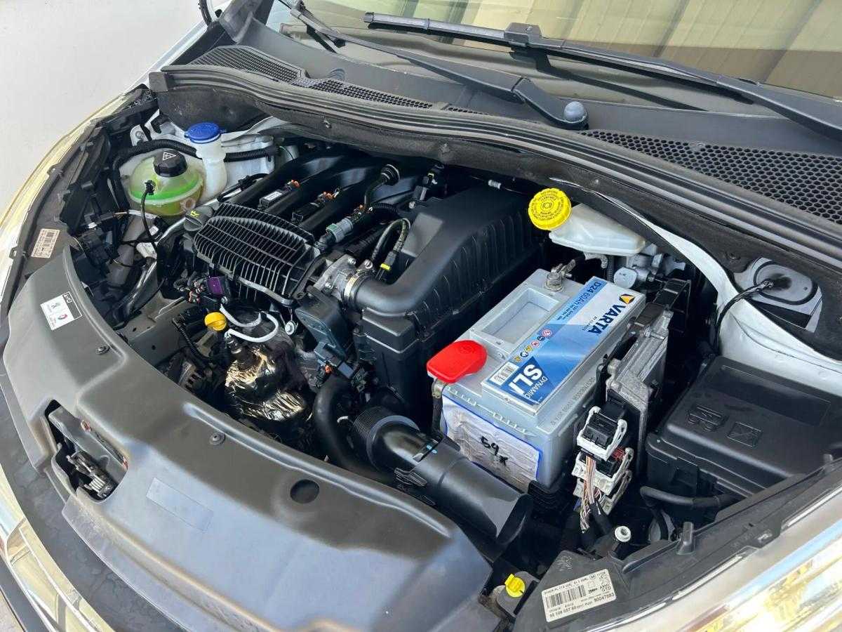 peugeot-208-2015-gasolina-1199cc