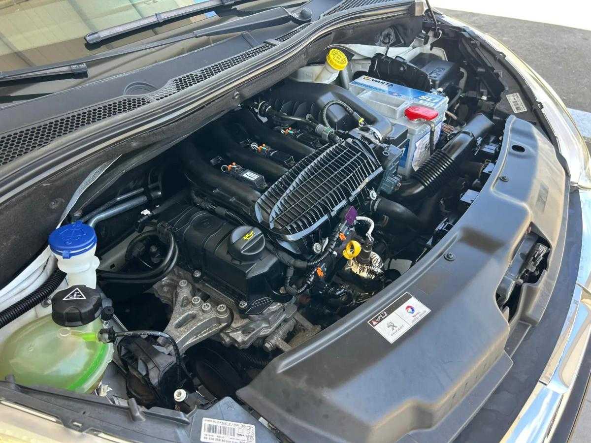 peugeot-208-2015-gasolina-1199cc
