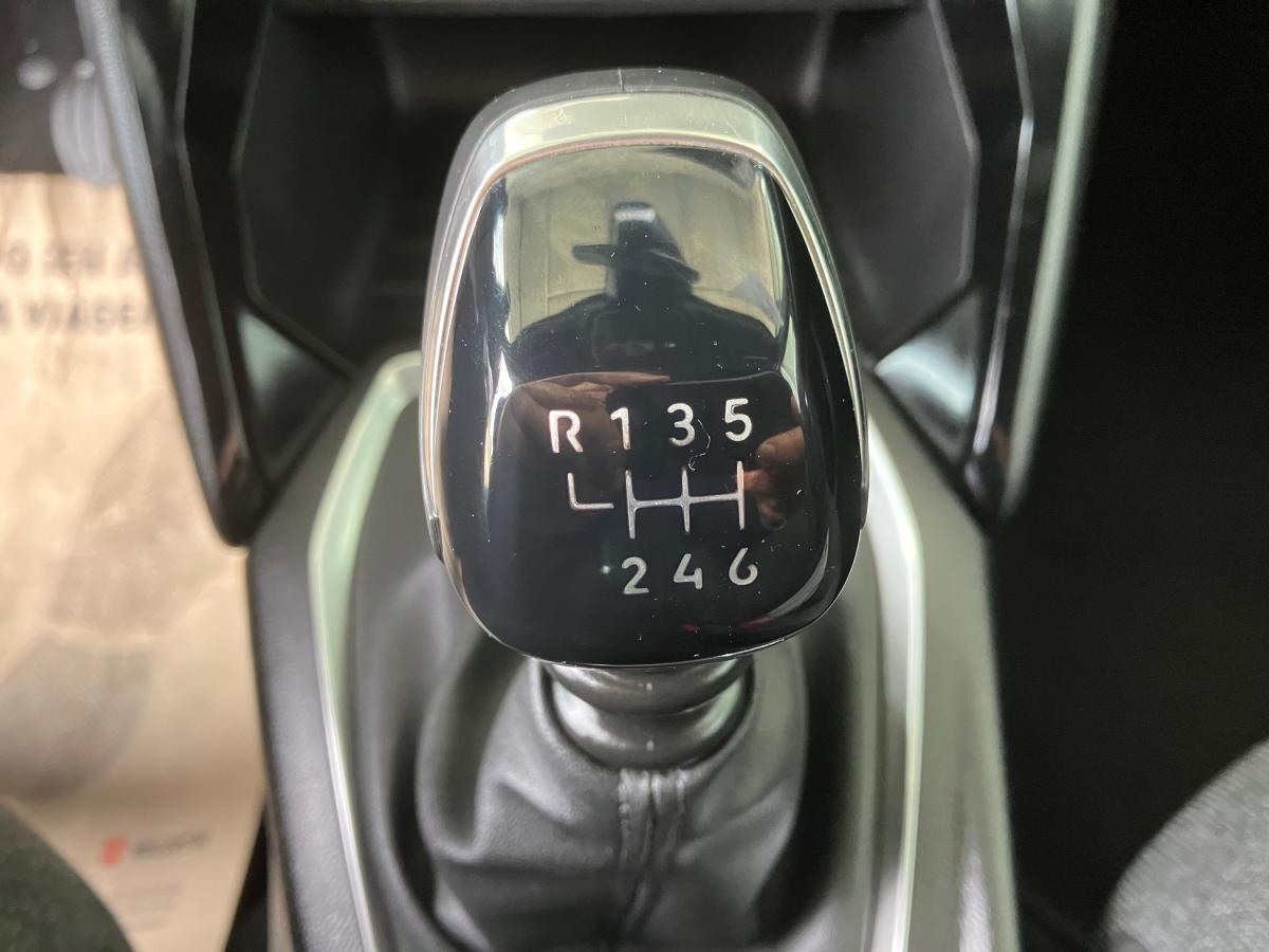 peugeot-2008-2024-gasolina-1199cc