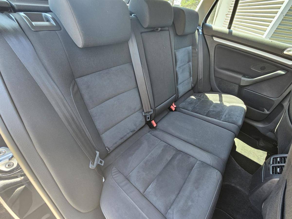 volkswagen-golf-variant-2011-diesel-1598cc