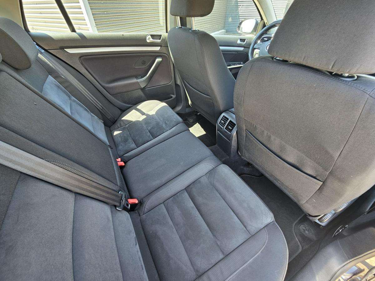 volkswagen-golf-variant-2011-diesel-1598cc