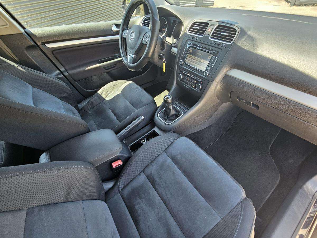 volkswagen-golf-variant-2011-diesel-1598cc