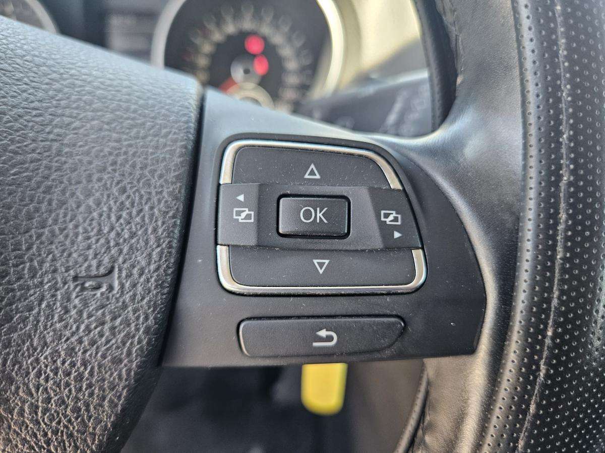 volkswagen-golf-variant-2011-diesel-1598cc