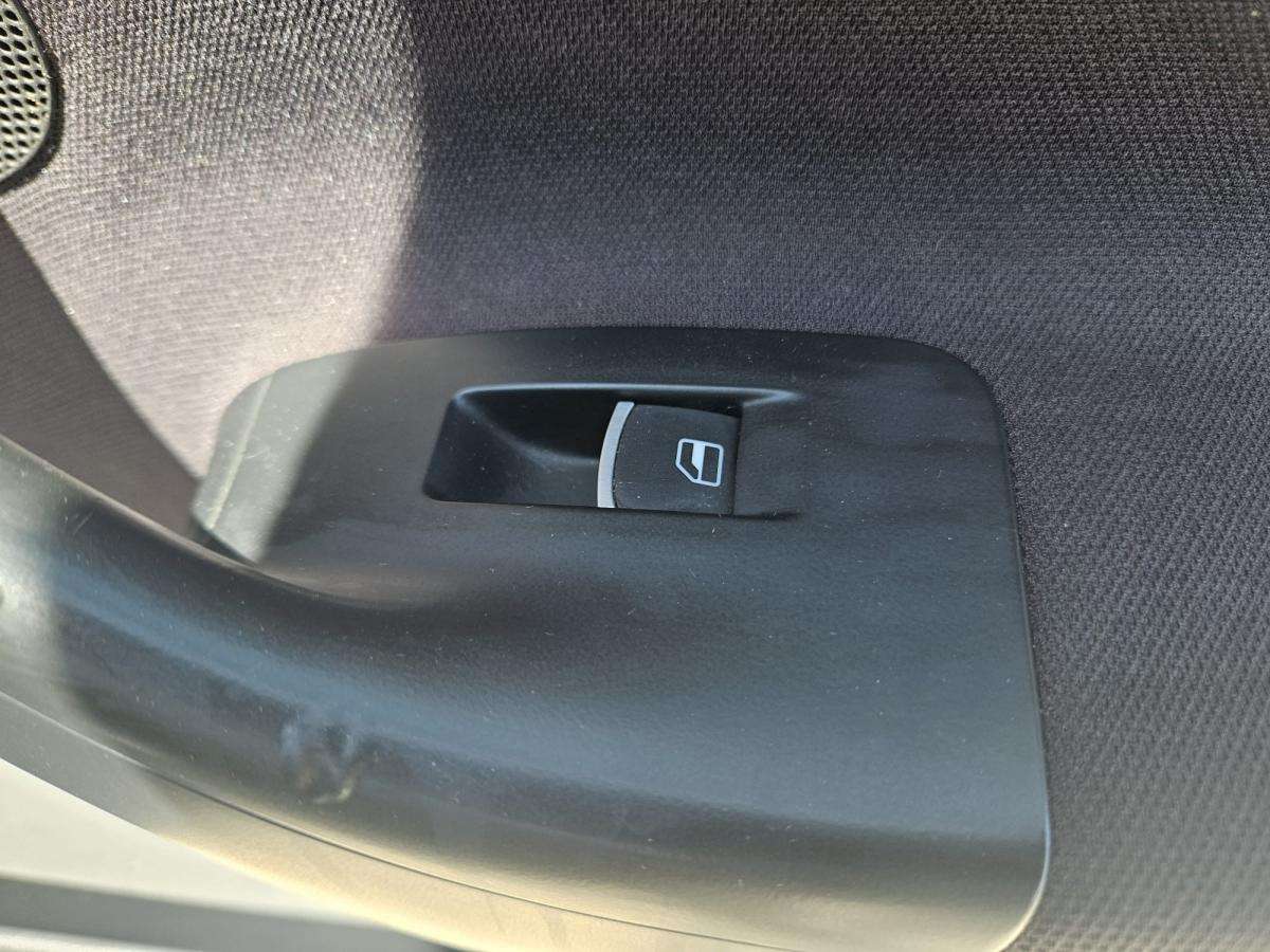 volkswagen-golf-variant-2011-diesel-1598cc
