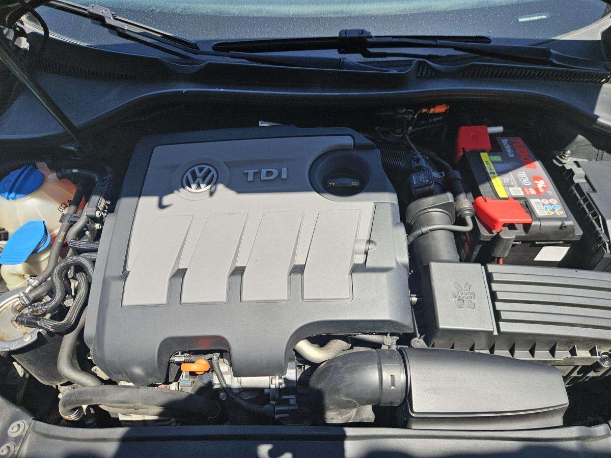 volkswagen-golf-variant-2011-diesel-1598cc
