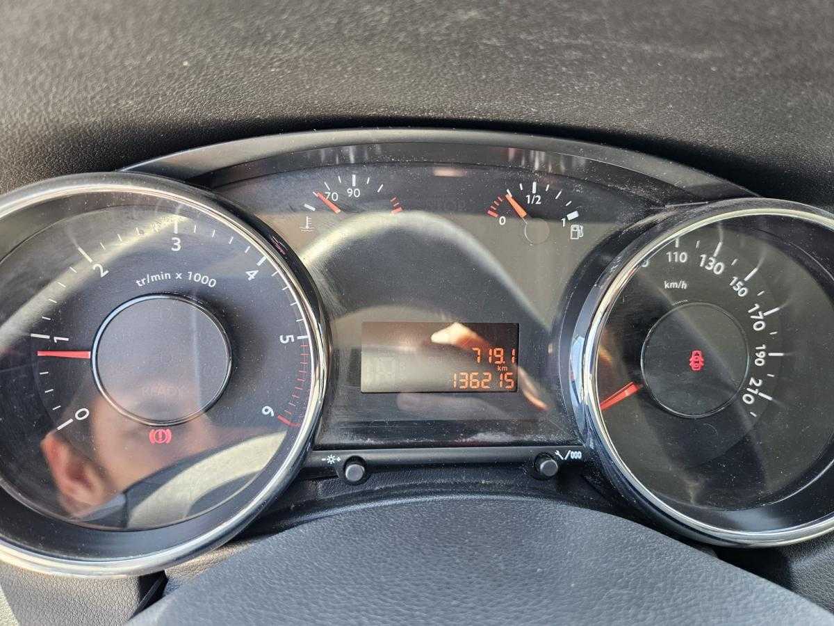 peugeot-5008-2016-diesel-1560cc
