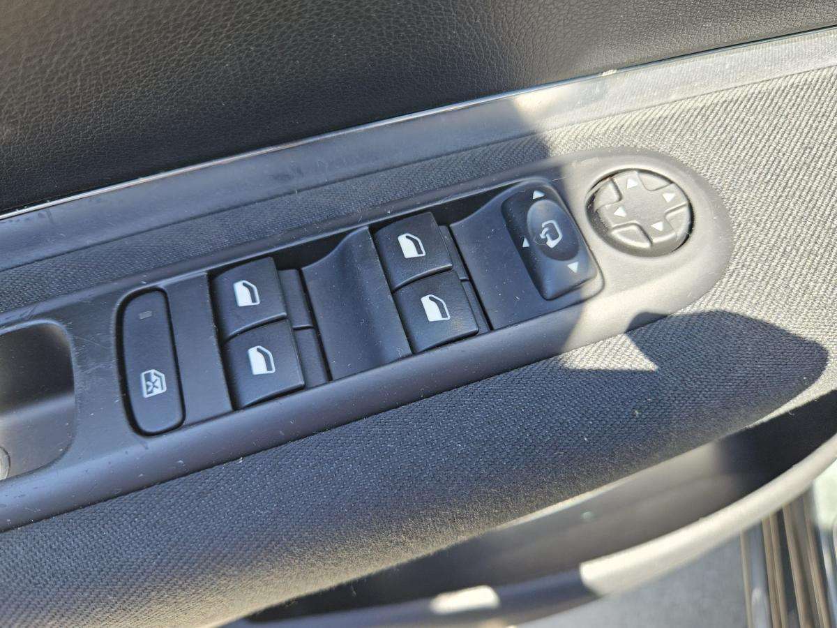 peugeot-5008-2016-diesel-1560cc