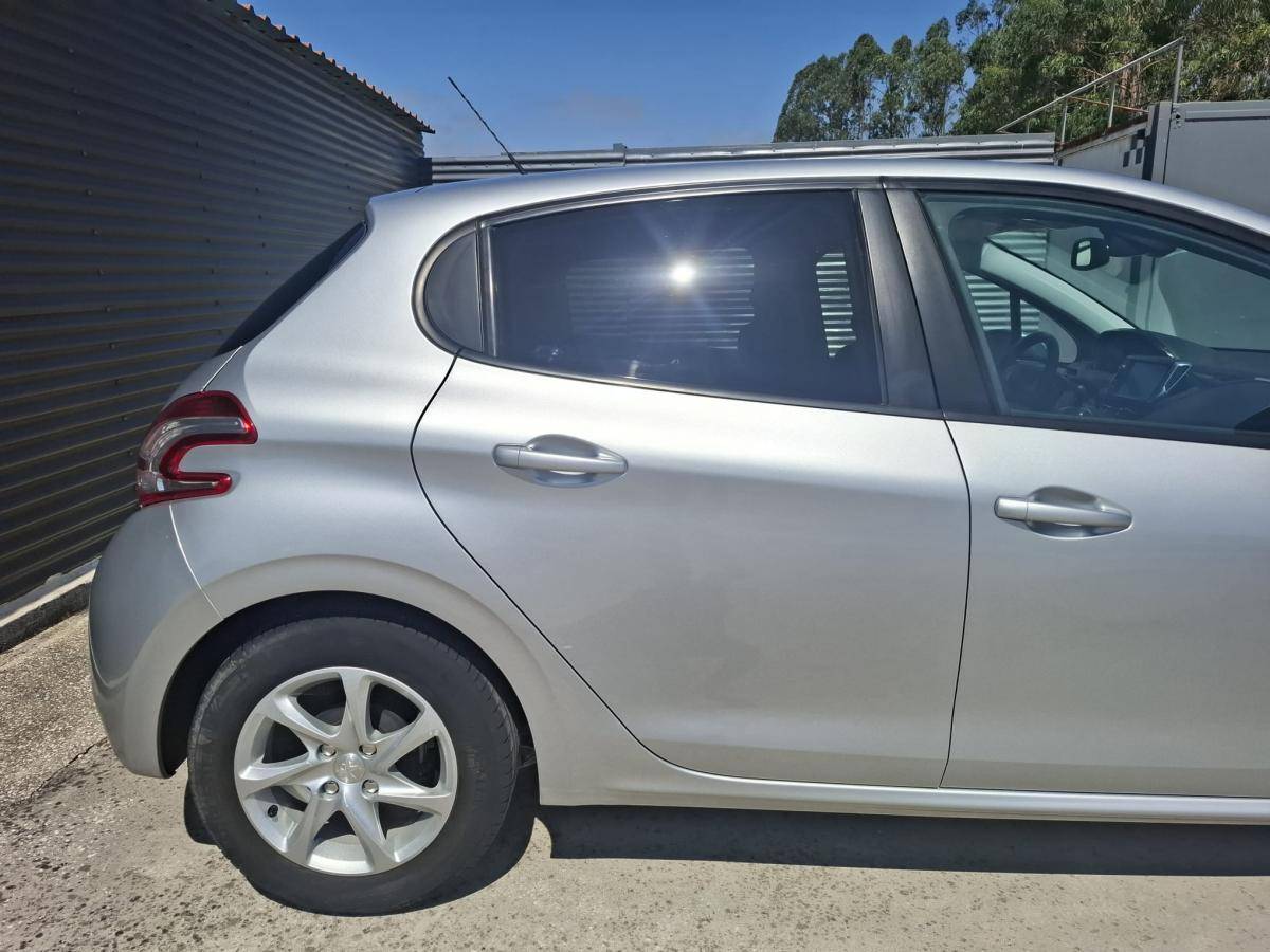peugeot-208-2014-gasolina-1199cc