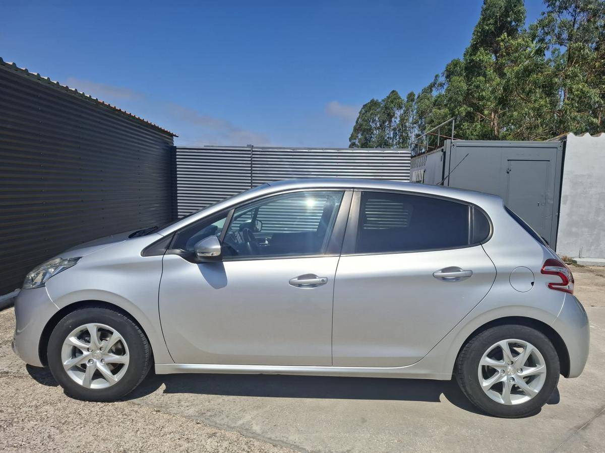peugeot-208-2014-gasolina-1199cc