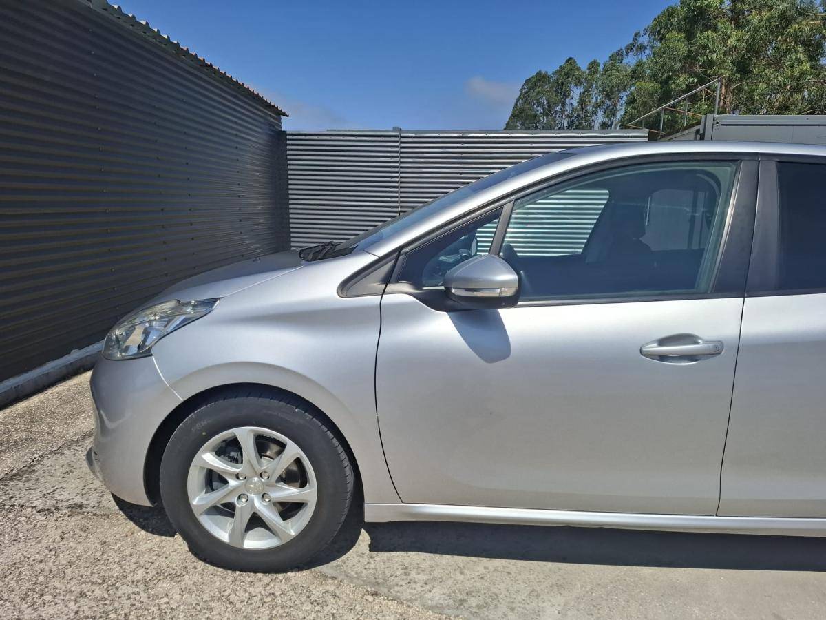 peugeot-208-2014-gasolina-1199cc