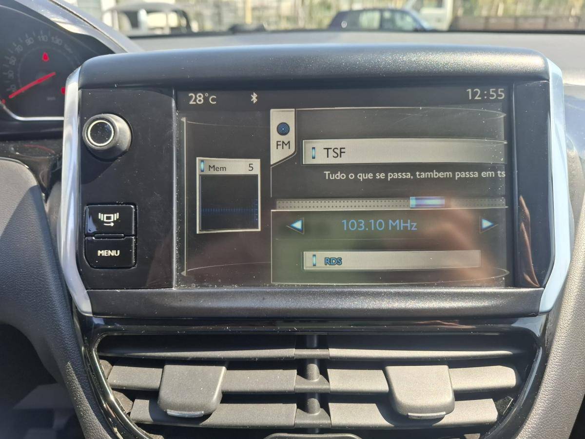 peugeot-208-2014-gasolina-1199cc