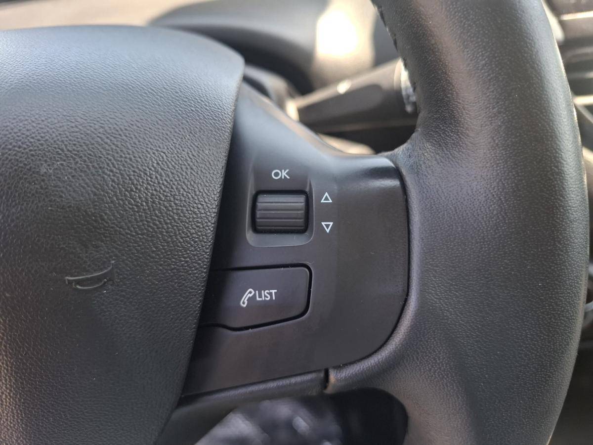 peugeot-208-2014-gasolina-1199cc