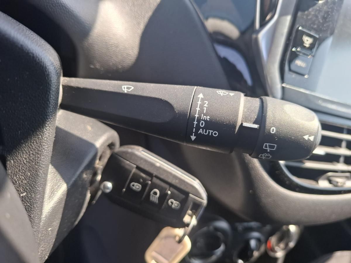 peugeot-208-2014-gasolina-1199cc