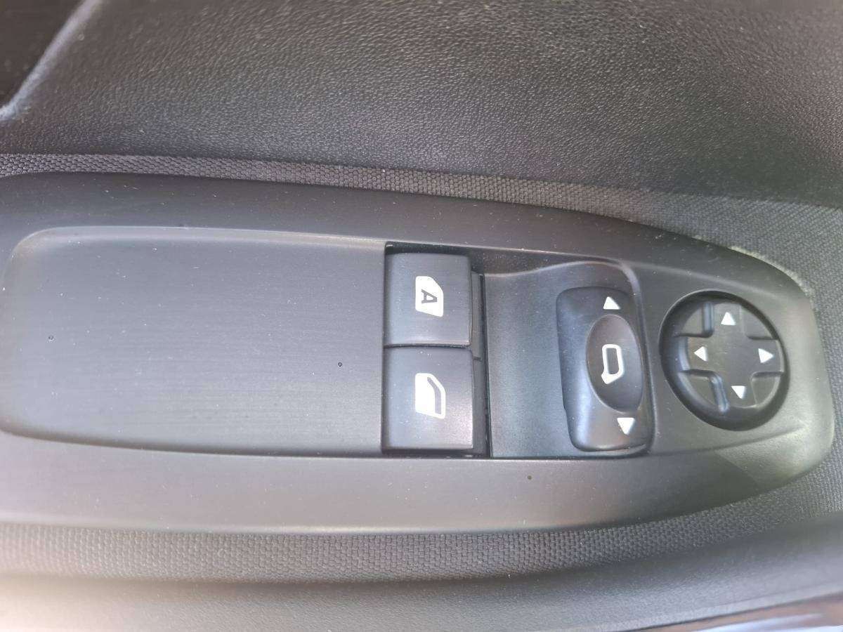 peugeot-208-2014-gasolina-1199cc